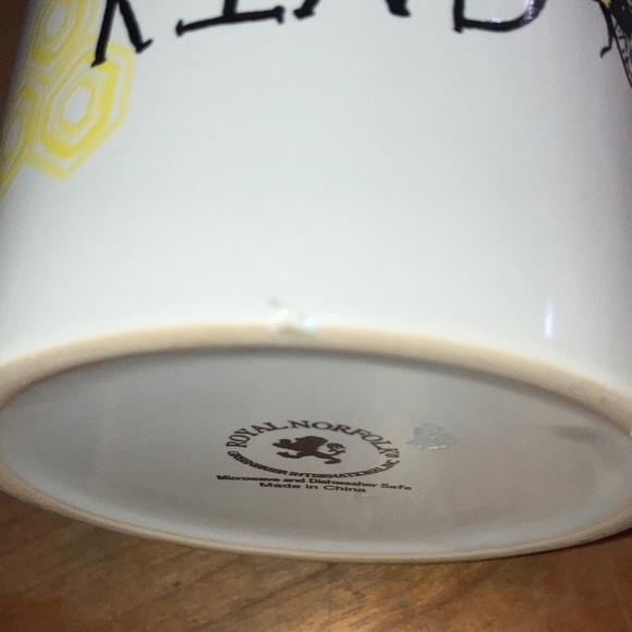 Royal Norfolk Bee Kind Mug with Yellow Accents - Picture 9 of 11